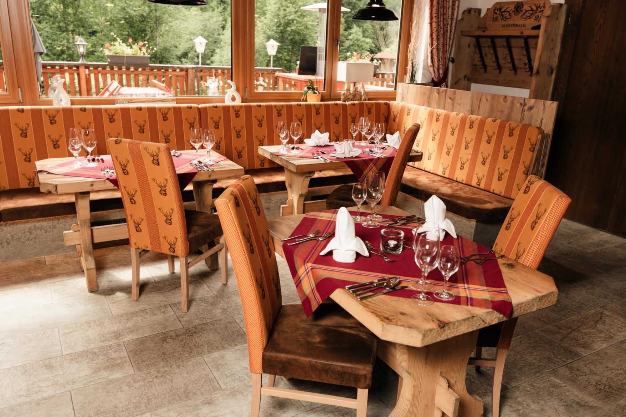 Hotel Kuenstleralm カプルーン エクステリア 写真