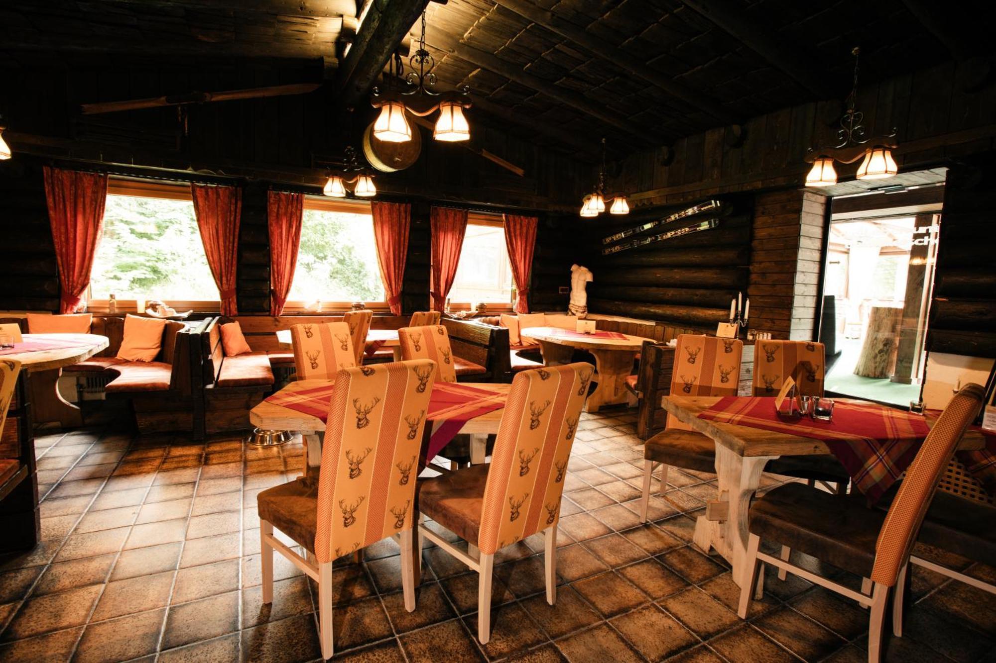 Hotel Kuenstleralm カプルーン エクステリア 写真