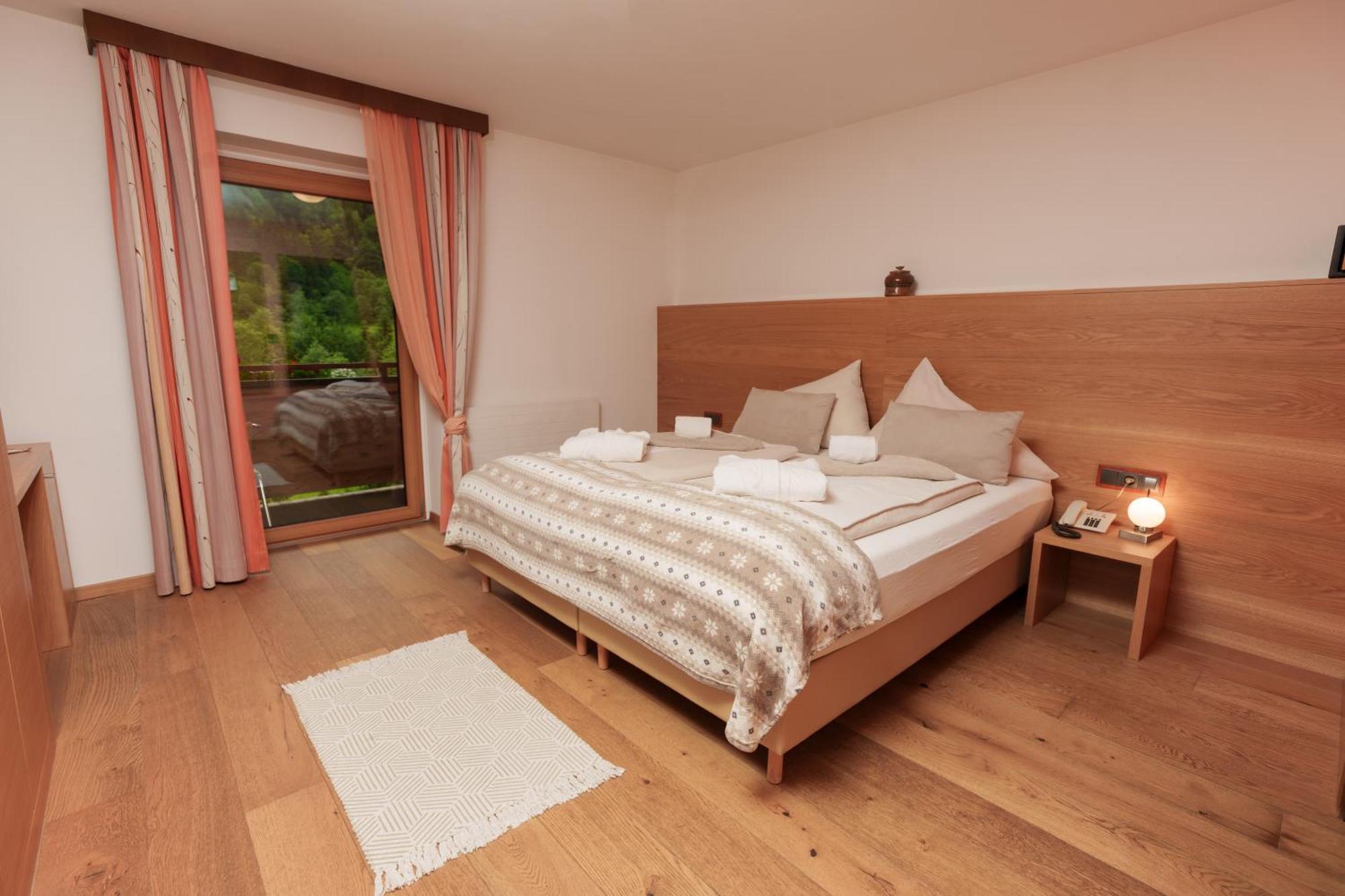 Hotel Kuenstleralm カプルーン エクステリア 写真
