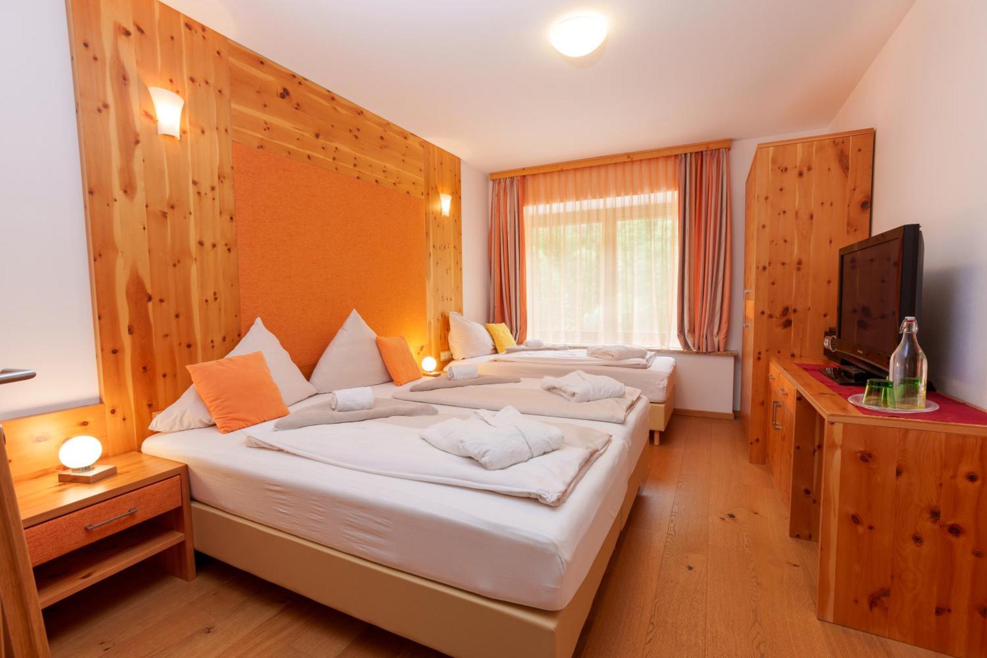 Hotel Kuenstleralm カプルーン エクステリア 写真