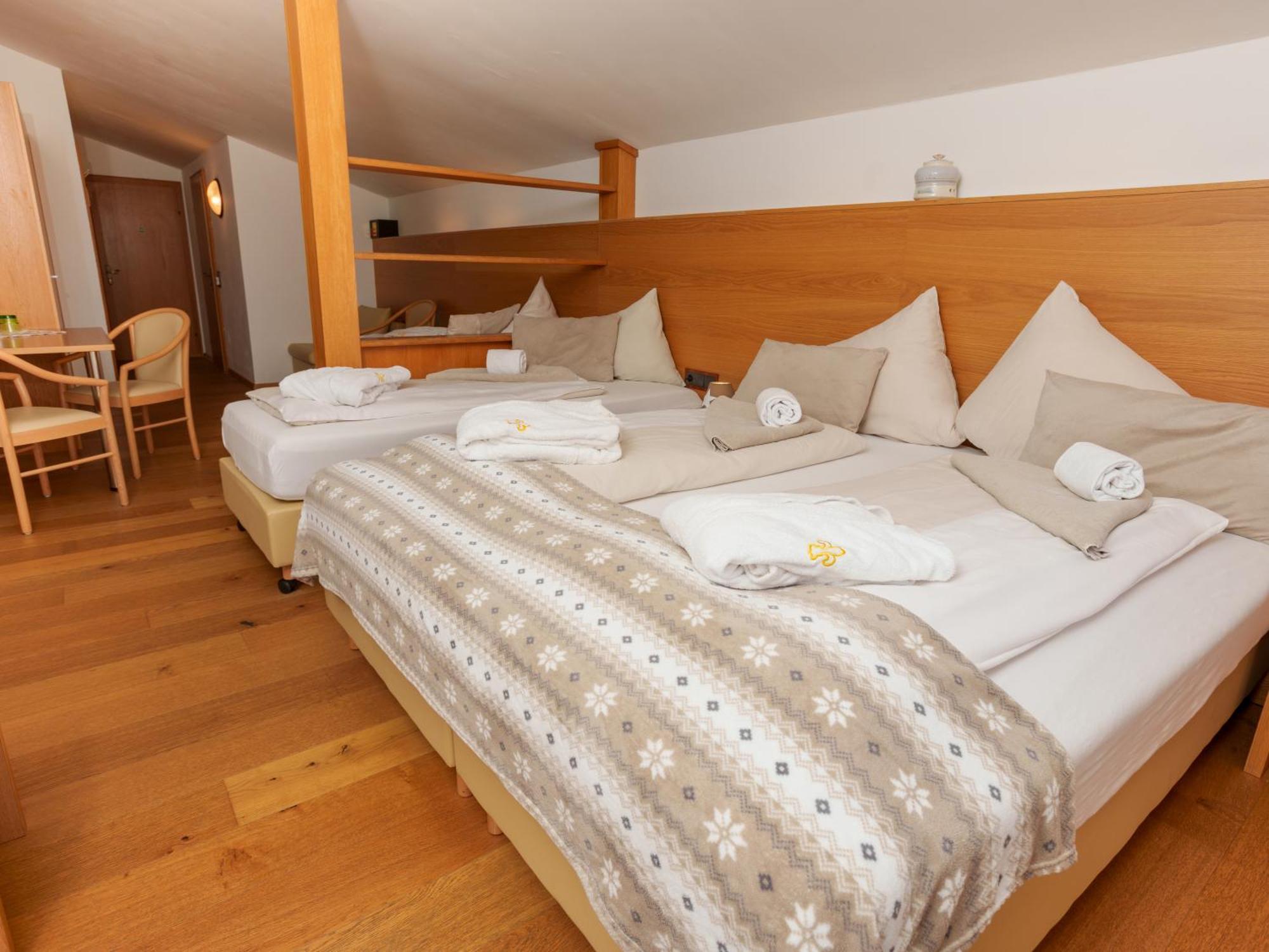 Hotel Kuenstleralm カプルーン エクステリア 写真