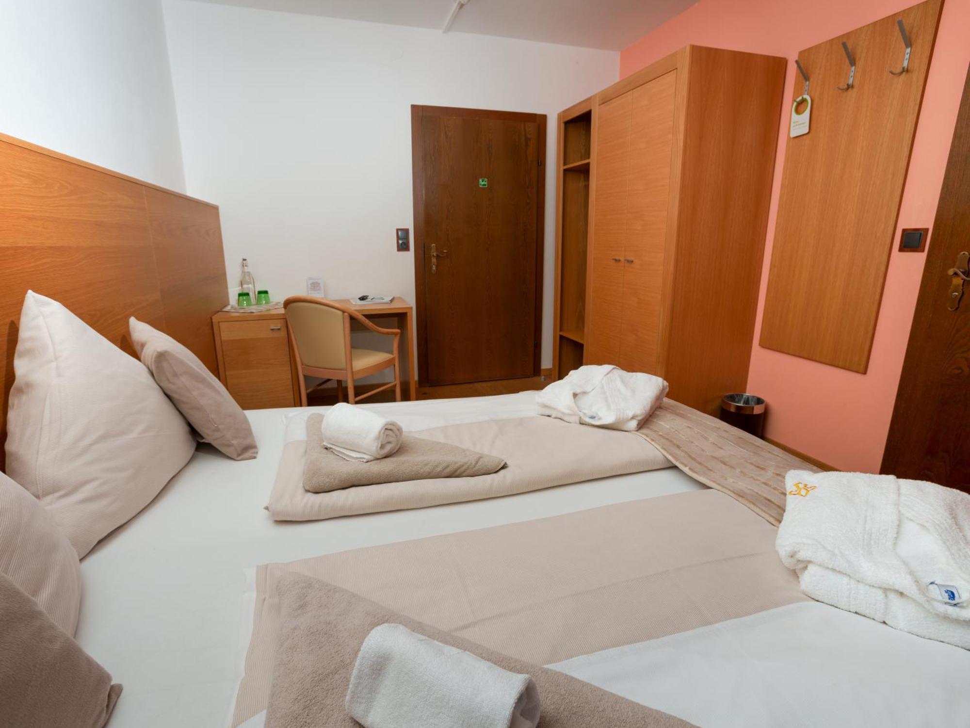 Hotel Kuenstleralm カプルーン エクステリア 写真