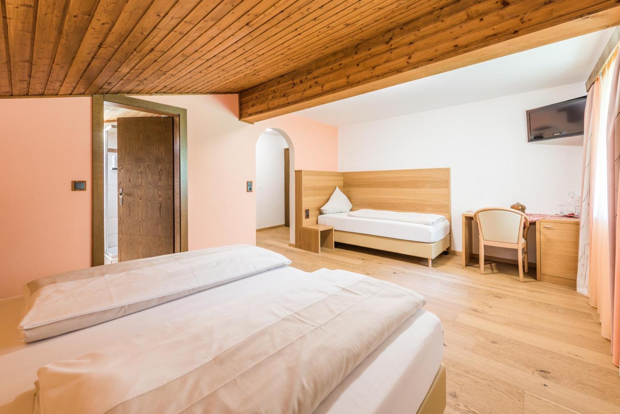 Hotel Kuenstleralm カプルーン エクステリア 写真