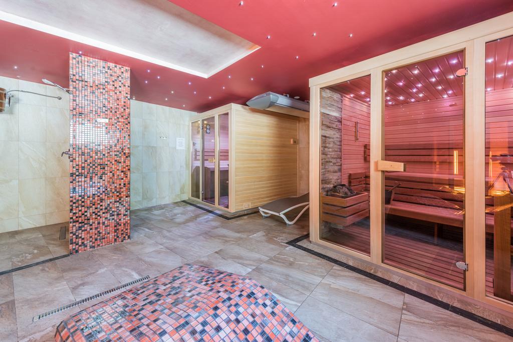 Hotel Kuenstleralm カプルーン エクステリア 写真