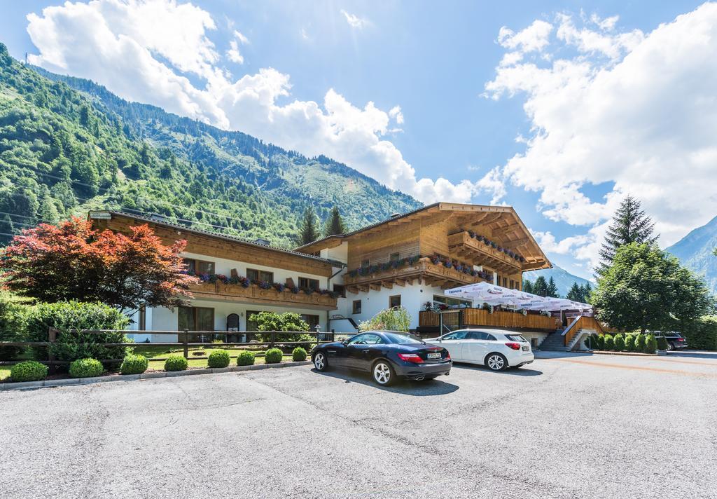 Hotel Kuenstleralm カプルーン エクステリア 写真
