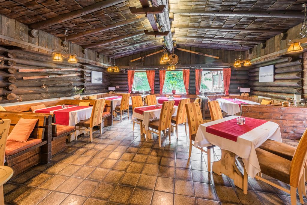 Hotel Kuenstleralm カプルーン エクステリア 写真