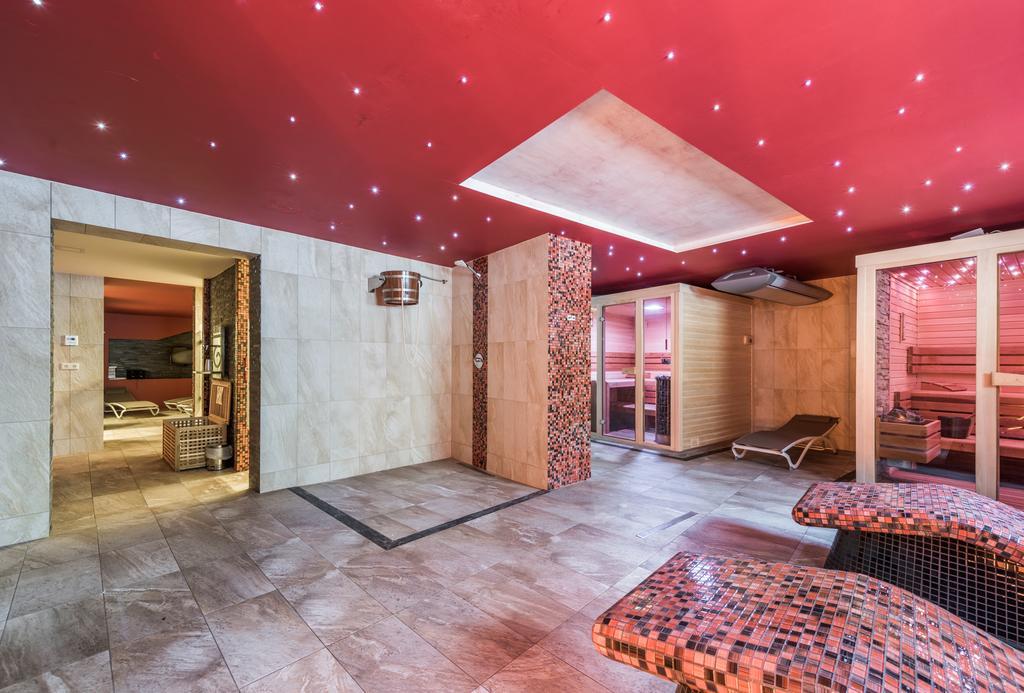Hotel Kuenstleralm カプルーン エクステリア 写真