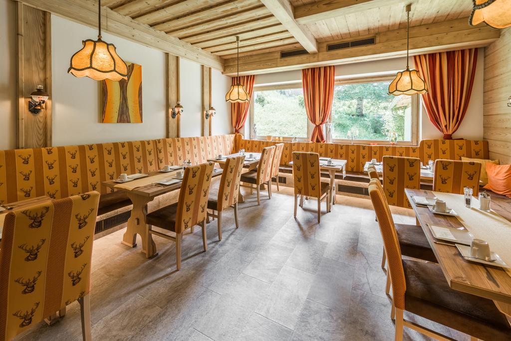 Hotel Kuenstleralm カプルーン エクステリア 写真
