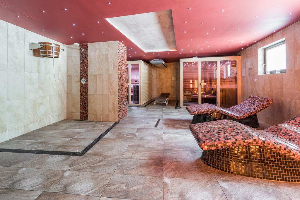 Hotel Kuenstleralm カプルーン エクステリア 写真
