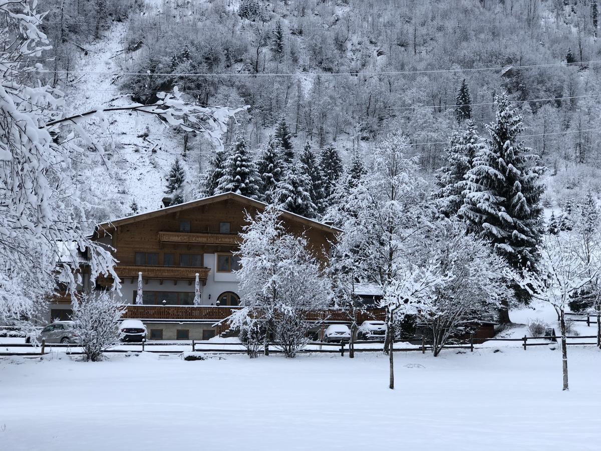 Hotel Kuenstleralm カプルーン エクステリア 写真