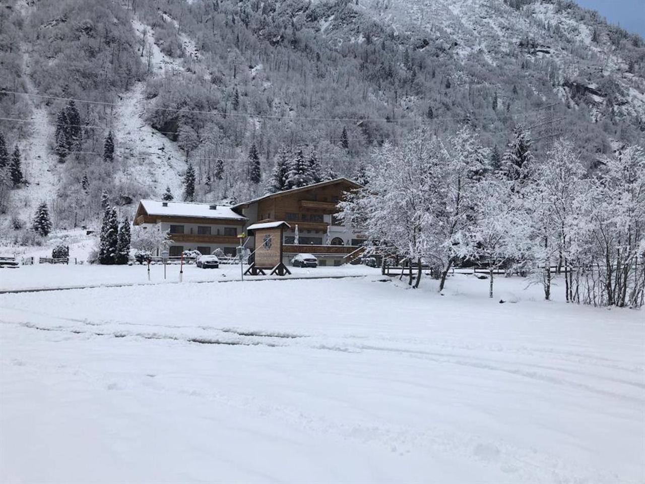 Hotel Kuenstleralm カプルーン エクステリア 写真